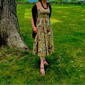 Like new Banana Republic 100% linen fully lined exquisite patterned sundress